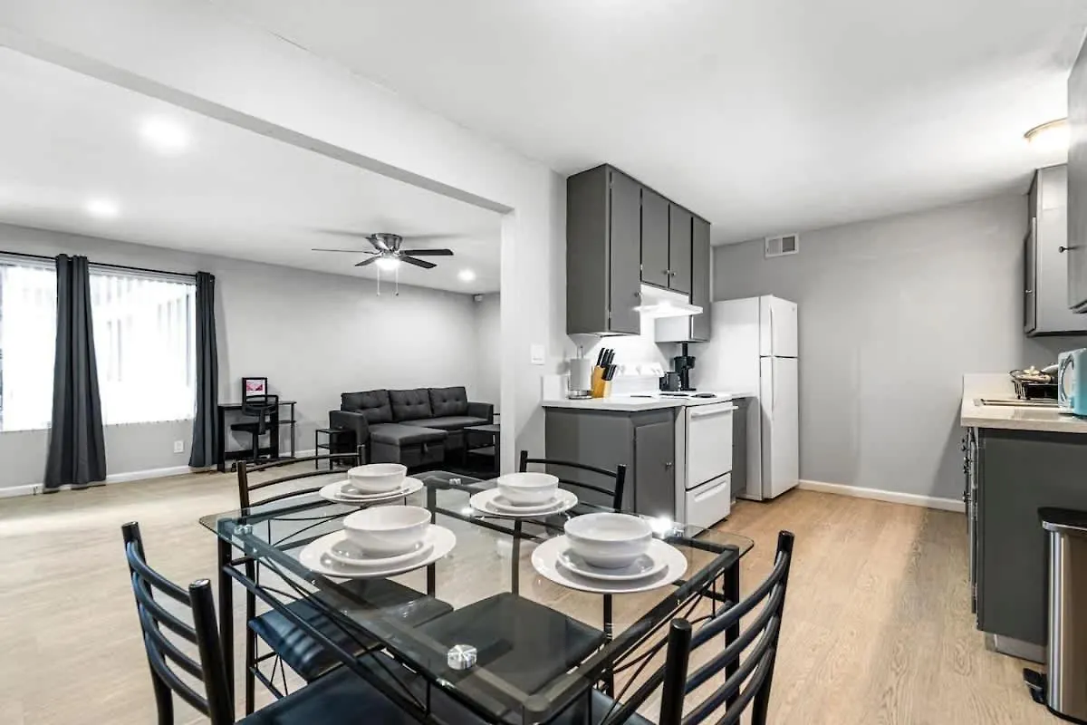 Charming Two Bedroom Sleeps 6! Close To Strip! Las Vegas